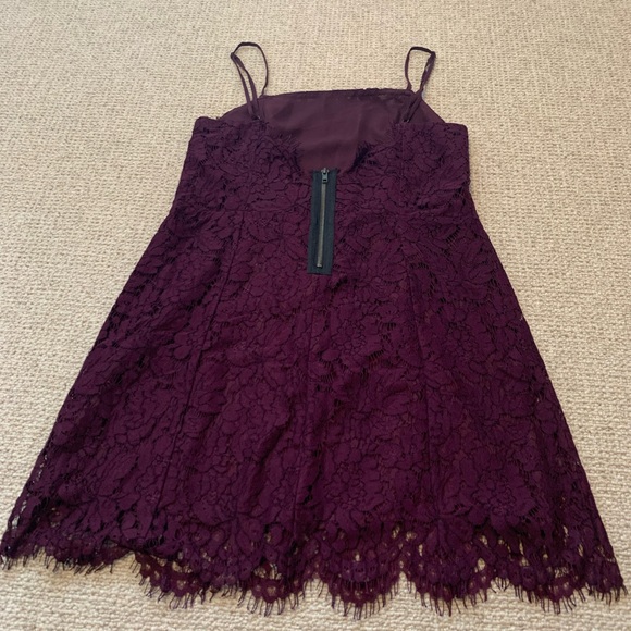 Lace mini dress - Picture 8 of 9